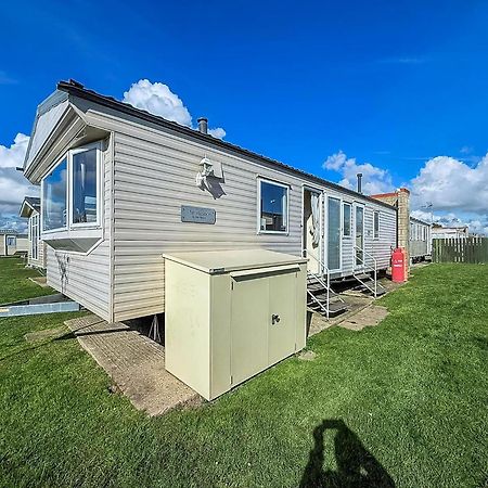 Lovely 6 Berth Caravan At Naze Marine Holiday Park In Essex Ref 17003C Walton-on-the-Naze Exteriör bild