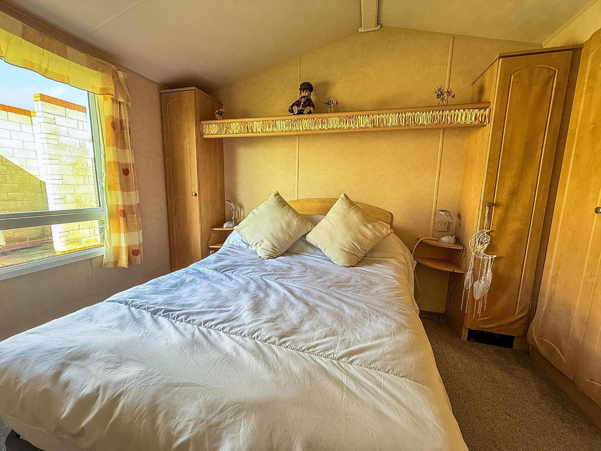 Lovely 6 Berth Caravan At Naze Marine Holiday Park In Essex Ref 17003C Walton-on-the-Naze Exteriör bild
