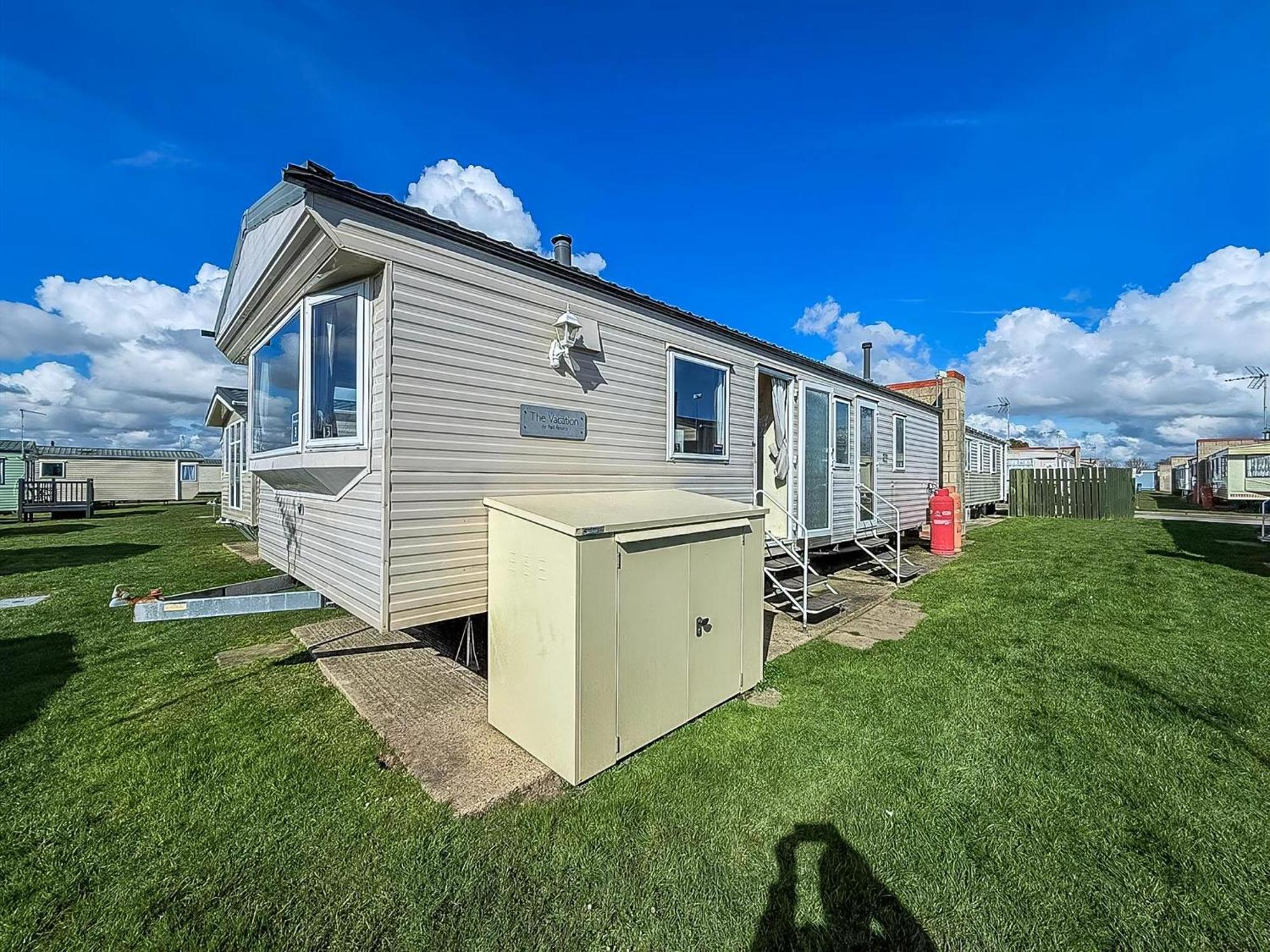 Lovely 6 Berth Caravan At Naze Marine Holiday Park In Essex Ref 17003C Walton-on-the-Naze Exteriör bild