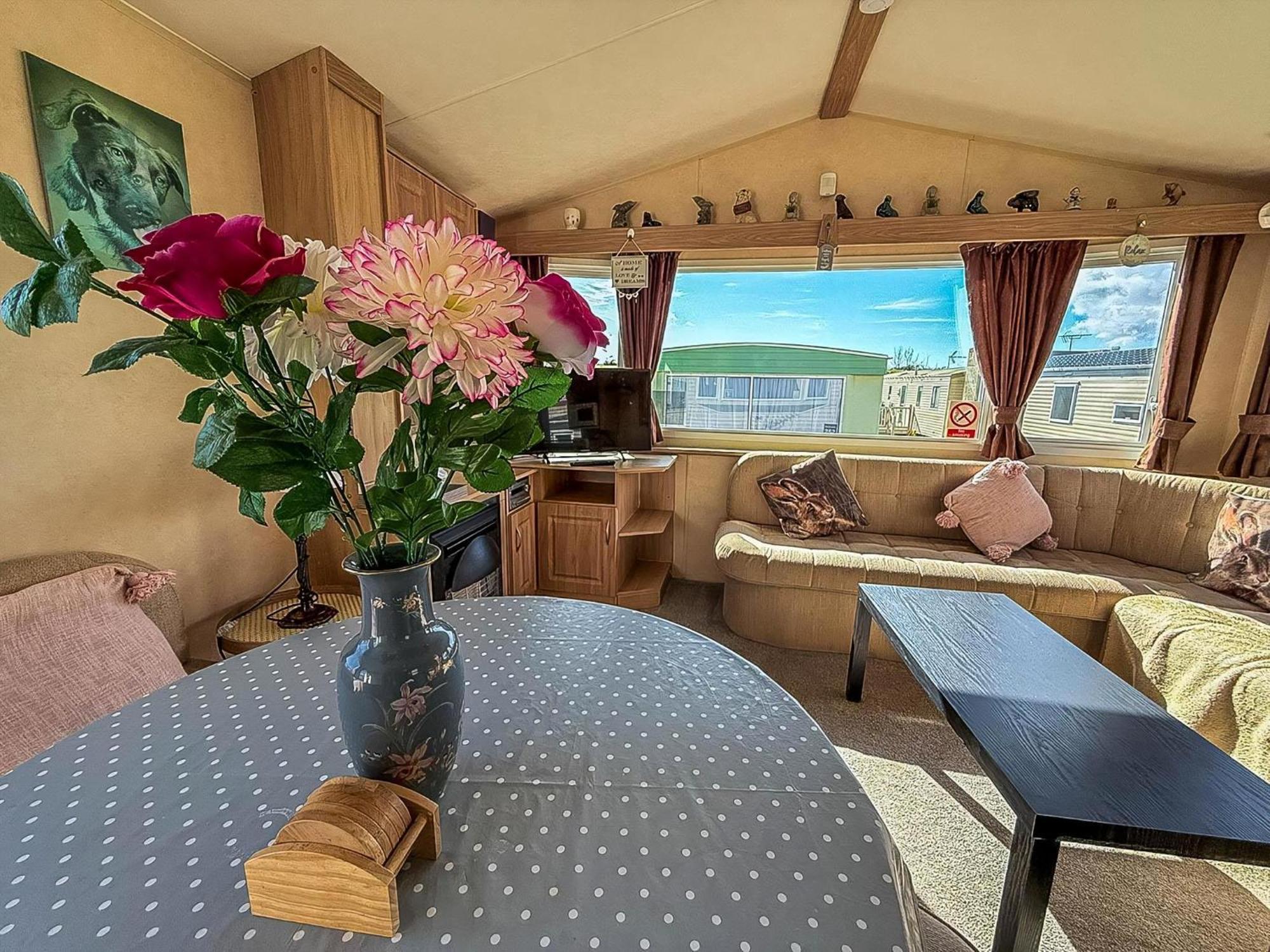 Lovely 6 Berth Caravan At Naze Marine Holiday Park In Essex Ref 17003C Walton-on-the-Naze Exteriör bild