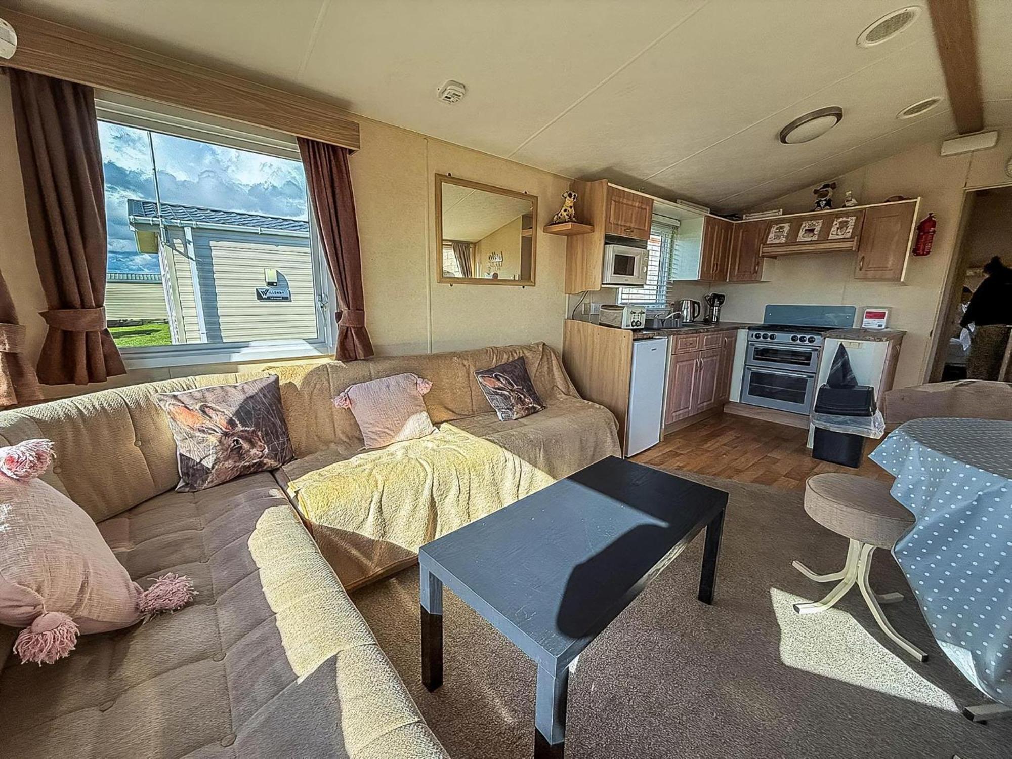 Lovely 6 Berth Caravan At Naze Marine Holiday Park In Essex Ref 17003C Walton-on-the-Naze Exteriör bild