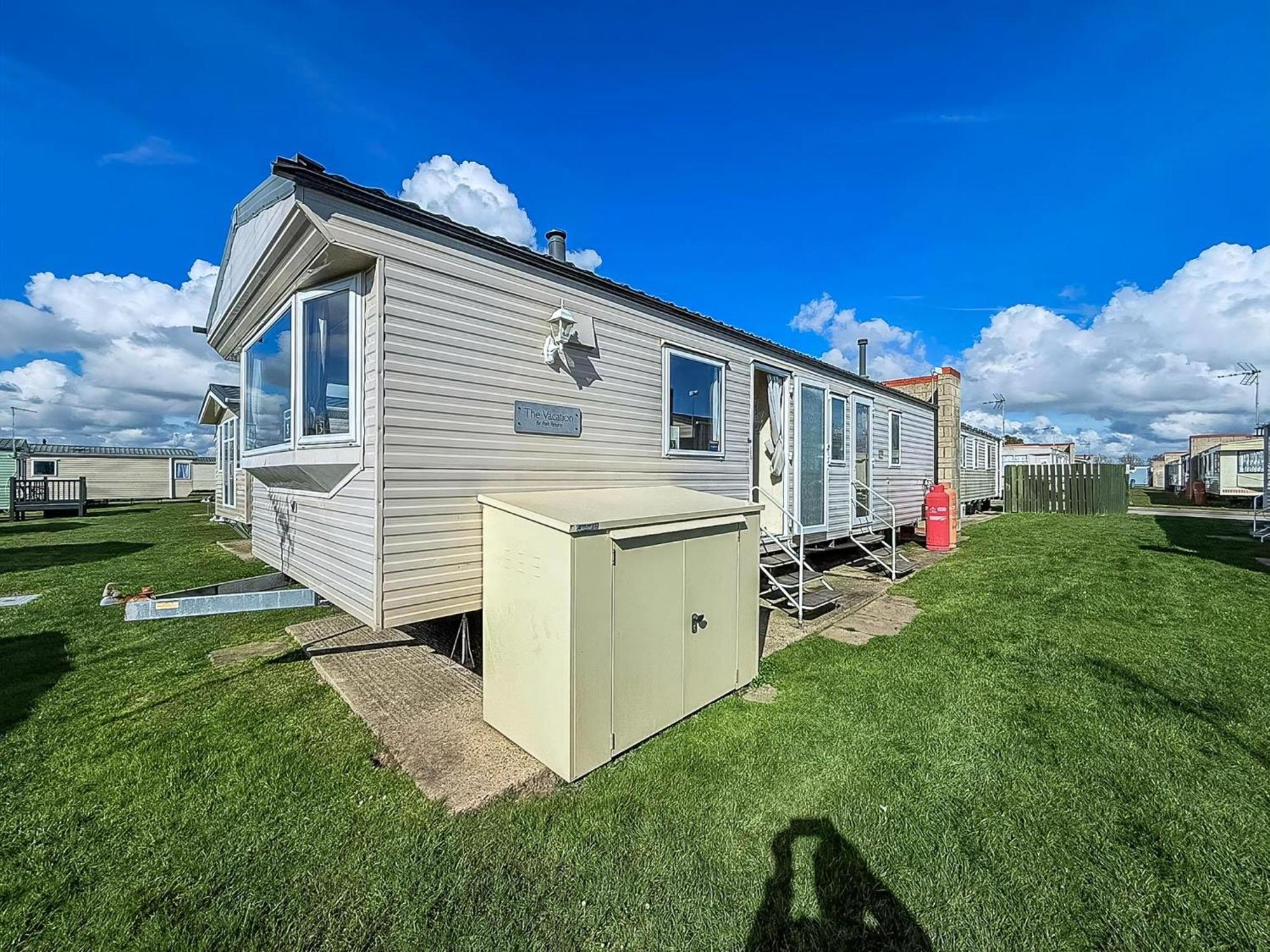 Lovely 6 Berth Caravan At Naze Marine Holiday Park In Essex Ref 17003C Walton-on-the-Naze Exteriör bild
